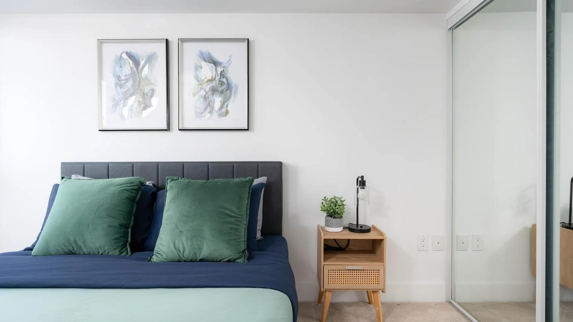 トロント2 Beds - Sleeps 3 Beside U Of T!アパートメント